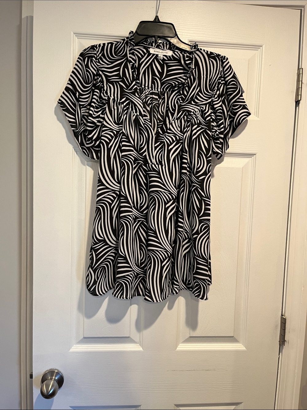 ROSE & OLIVE swirl black & white blouse